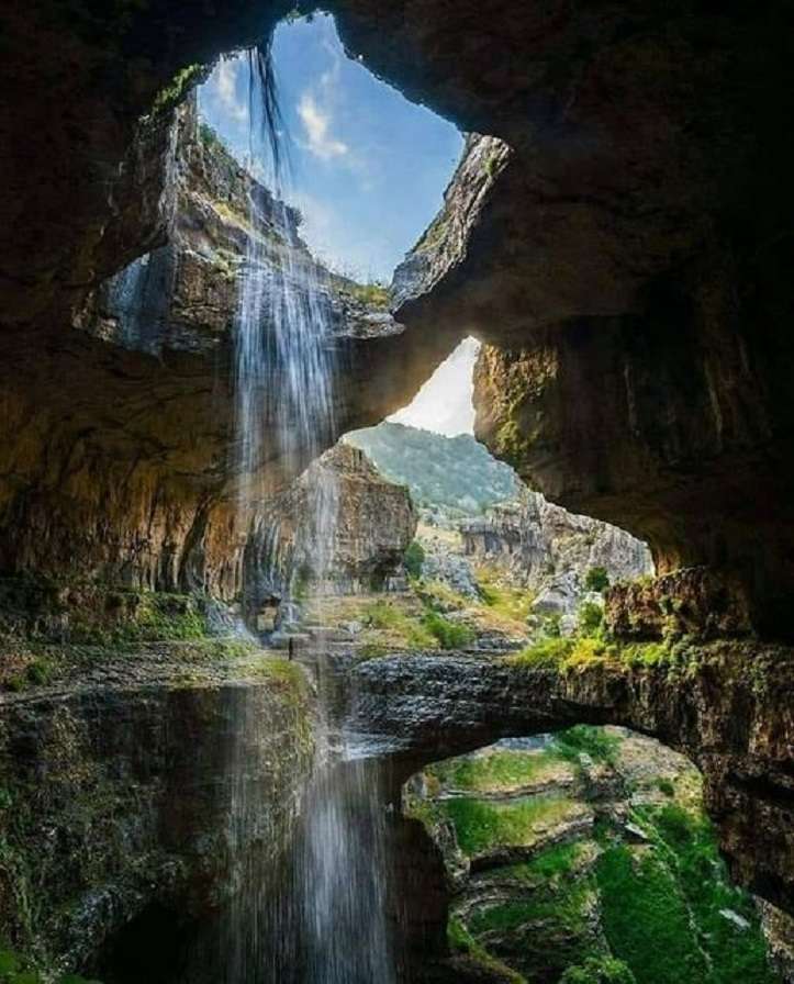Grotte im Libanon. Online-Puzzle