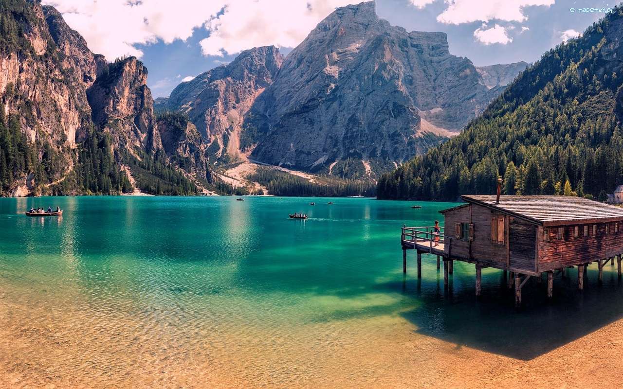 Езерото в планините онлайн пъзел