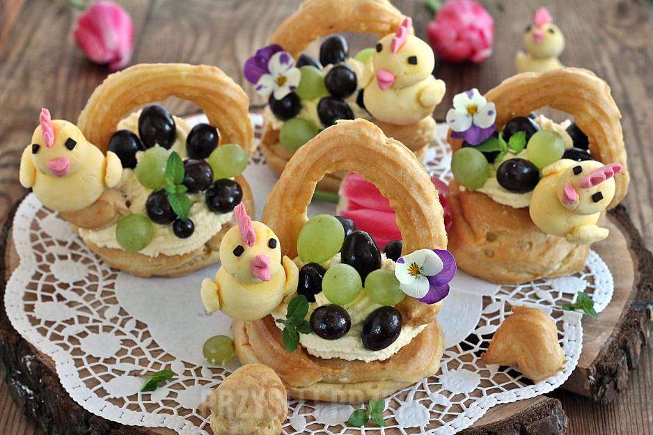 Easter baskets with a pudding cream puzzle
