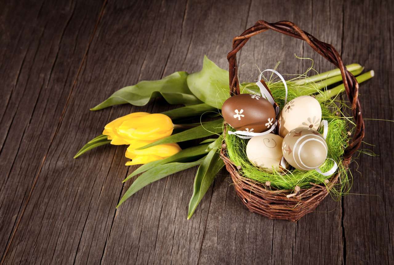 Koš s velikonoční vajíčka skládačky online
