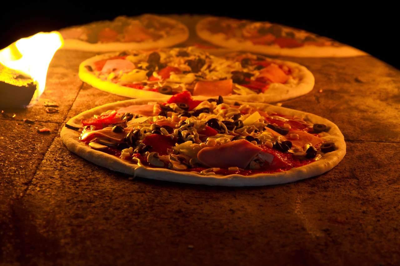 Pizza hagyományos kemencével kirakós online