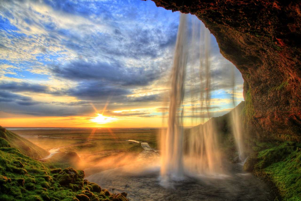 Wasserfall im Sonnenuntergang Online-Puzzle