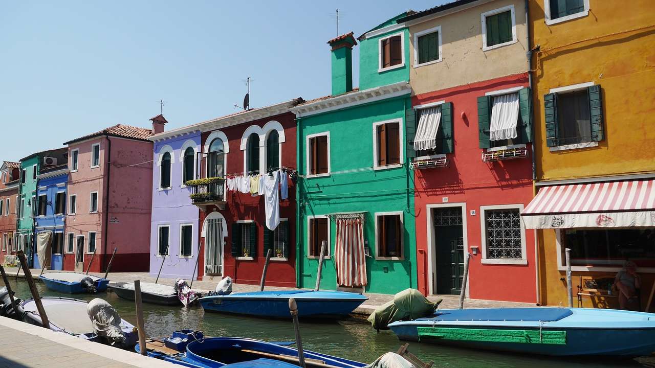 Burano Canal. jigsaw puzzle online