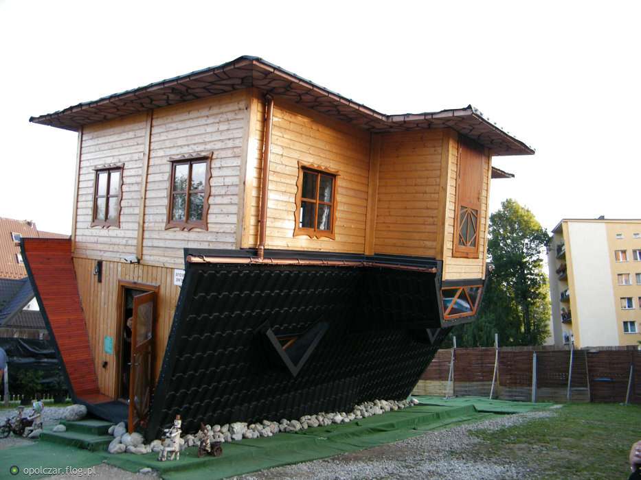 Къща с главата надолу - Zakopane онлайн пъзел