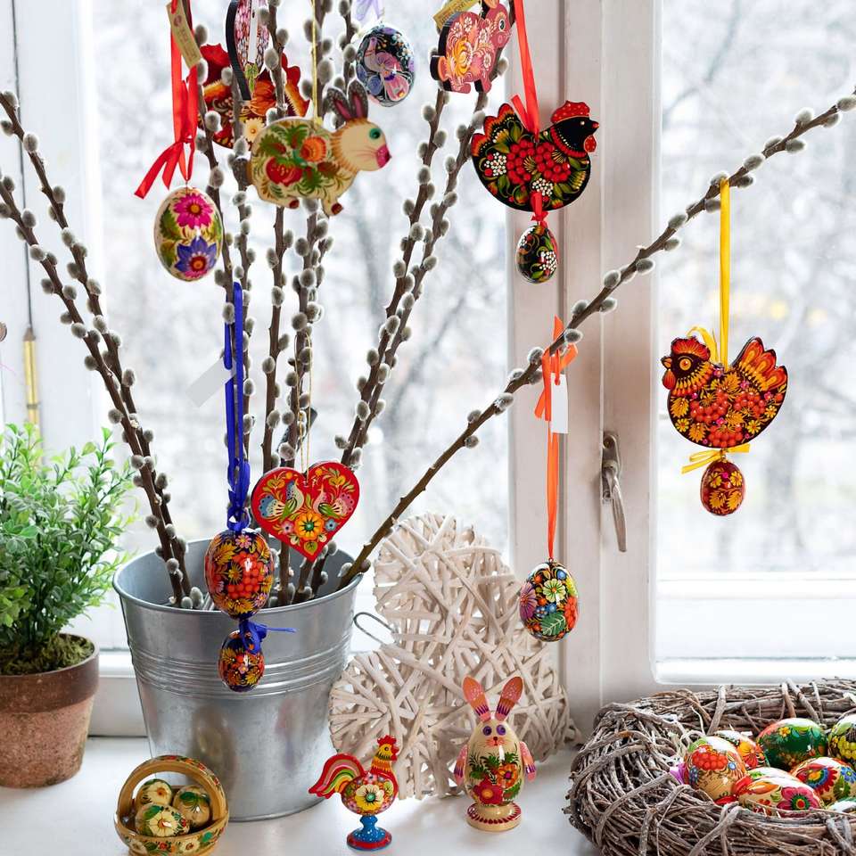 Décorations de Pâques devant les fenêtres puzzle en ligne