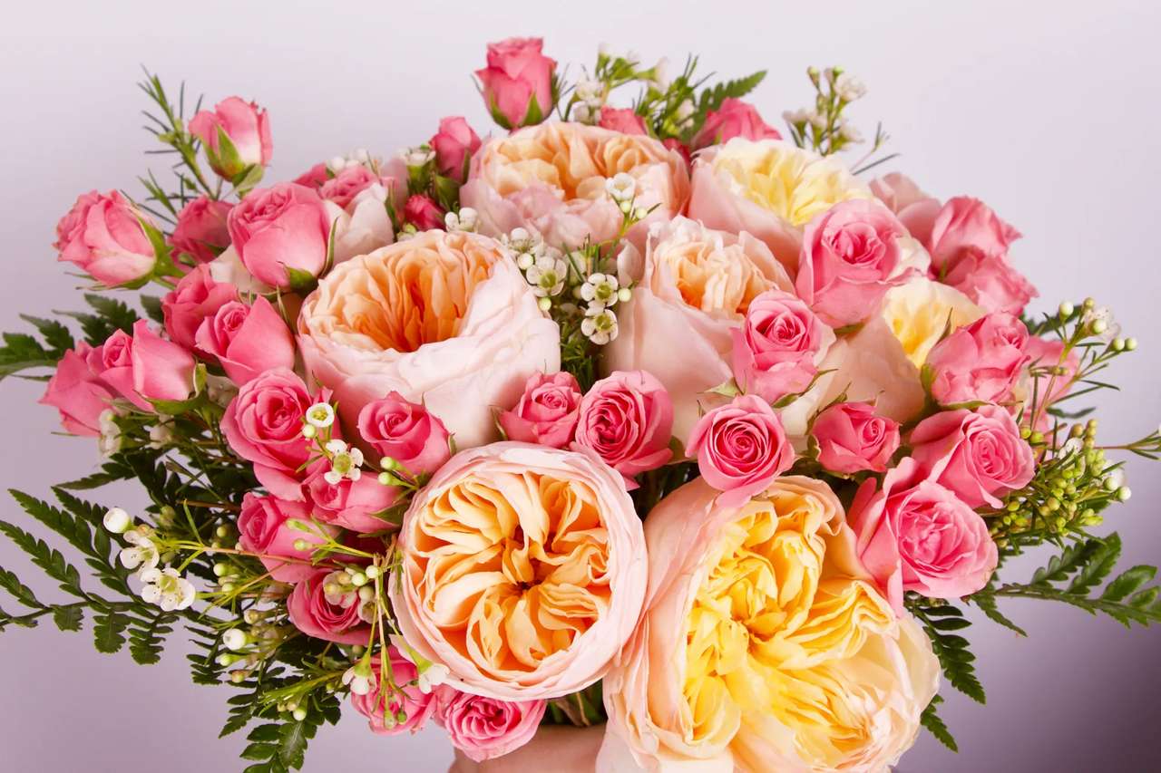 ピンクと黄色の花の花束 ジグソーパズルオンライン