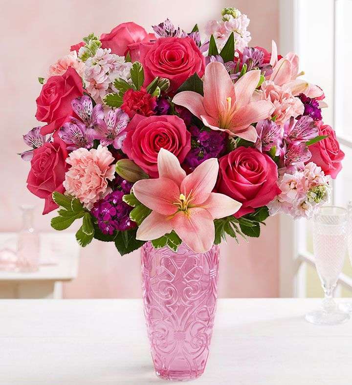 Kytice růžová růžová fialová ve skleněné vázy online puzzle
