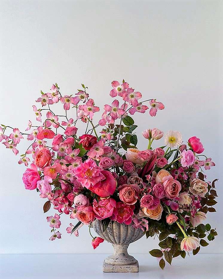 Blumenarrangement in Keramikschale Online-Puzzle