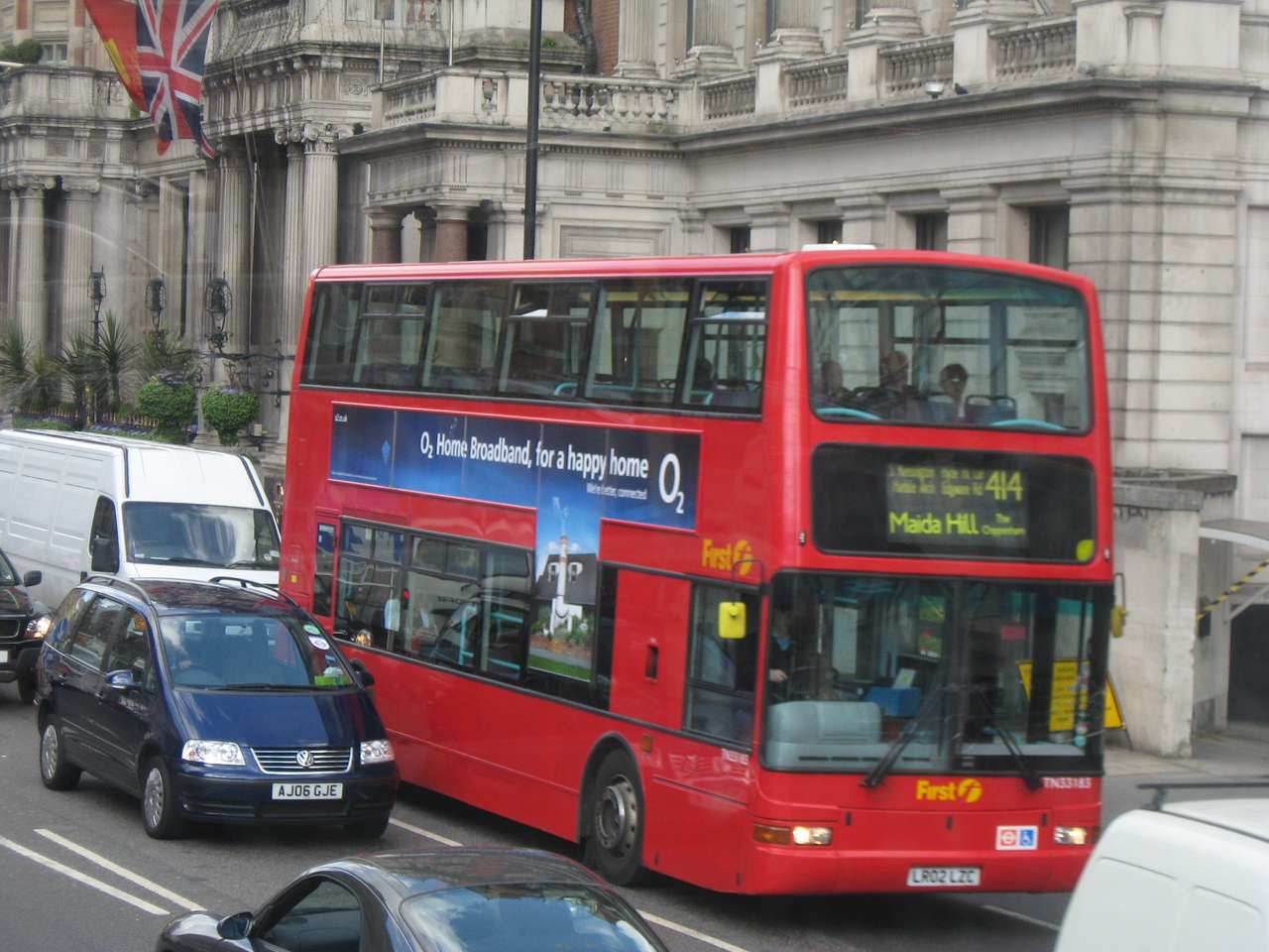 Червен автобус онлайн пъзел