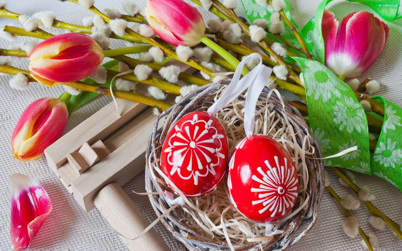Великденски яйца в кошница онлайн пъзел