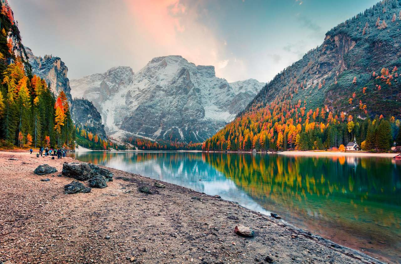 Lake Braies in Italy online puzzle