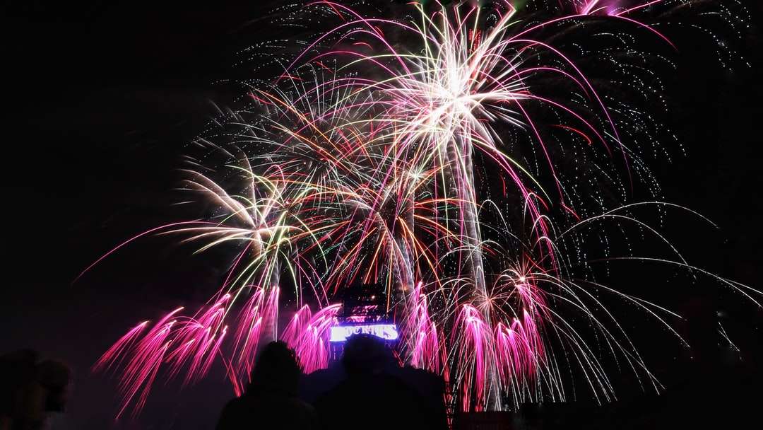 Afișare focuri de artificii în timpul nopții jigsaw puzzle online