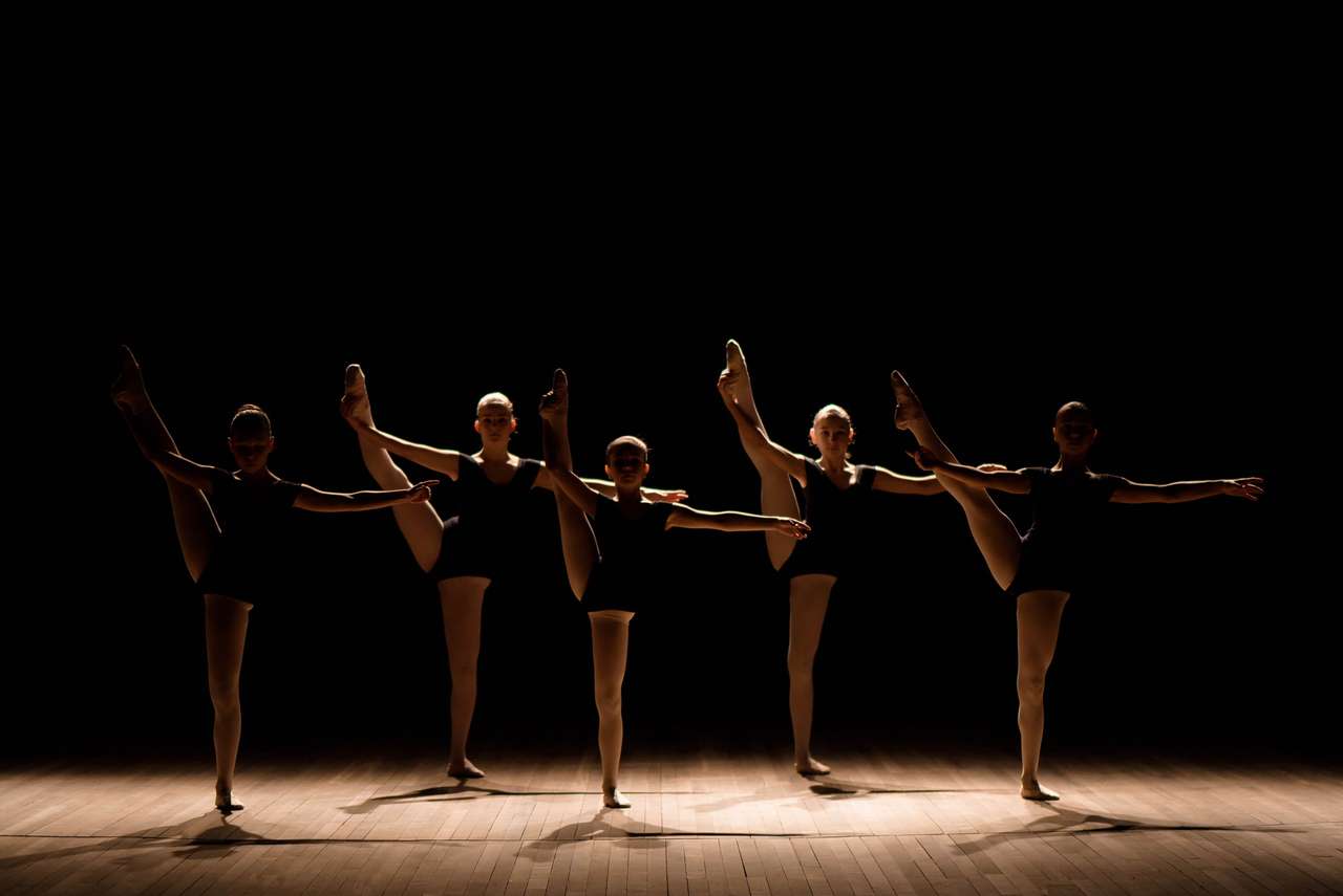 Ballet dans le noir puzzle en ligne