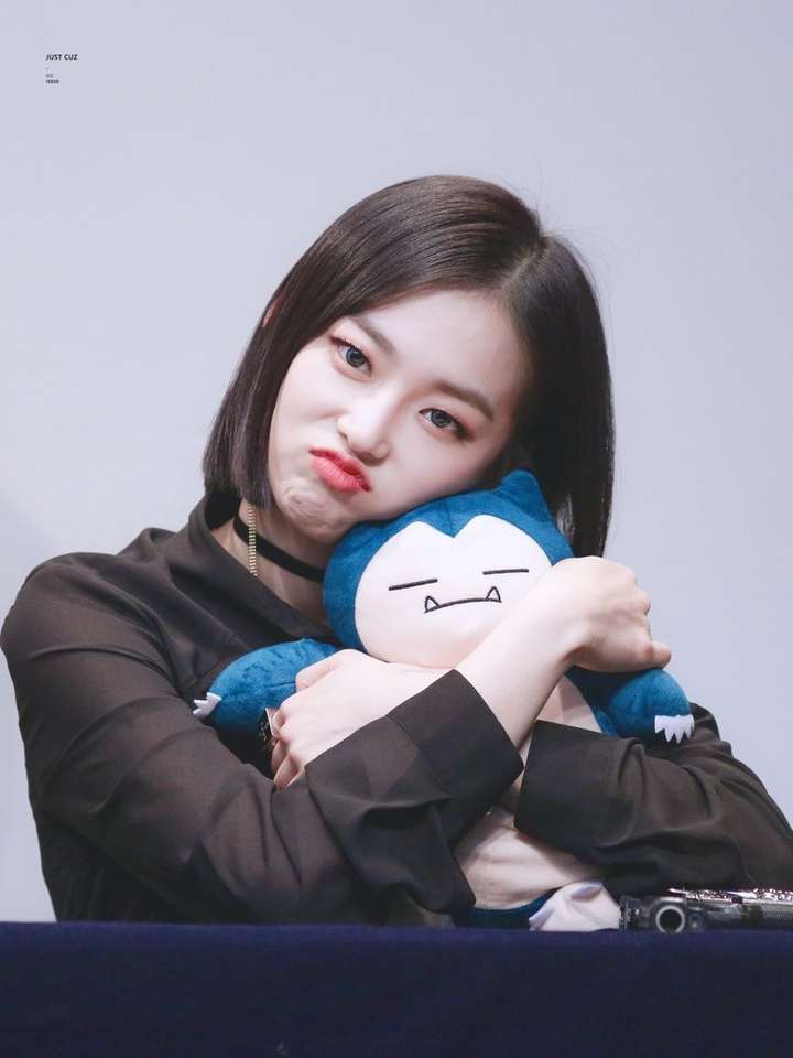 Yeeun With A Puppet-Pet online puzzle