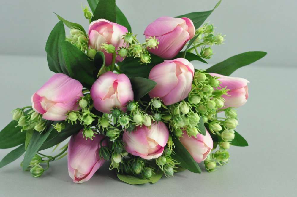 розовые и кремовые тюльпаны пазл онлайн