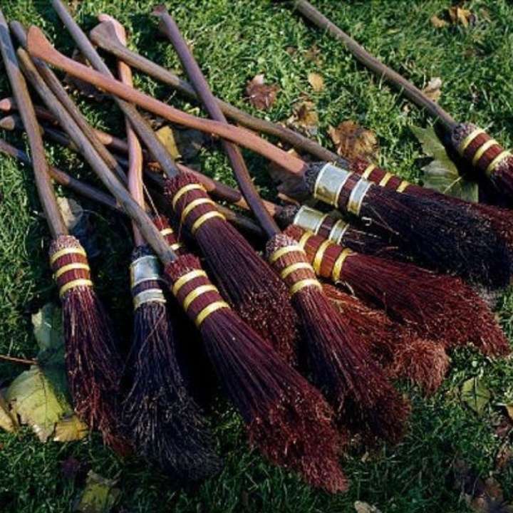 Brooms Quidditch. jigsaw puzzle online