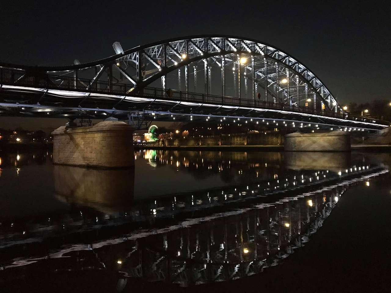 Piłsudski Bridge i Krakow pussel på nätet