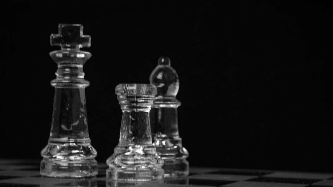 Set de pieza de ajedrez de cristal transparente rompecabezas en línea