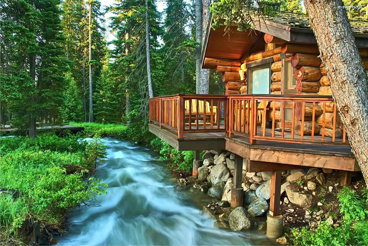 дерев'яний будинок у лісі онлайн пазл