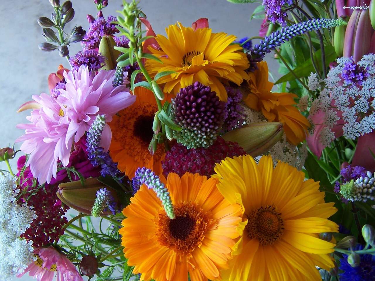 Ένα μεγάλο μπουκέτο λουλουδιών online παζλ