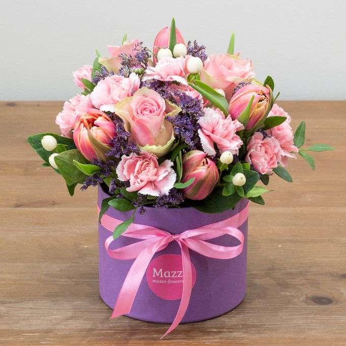 Ροζ λουλούδια σε ένα κουτί online παζλ