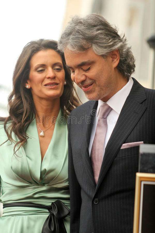 Andrea Bocelli con esposa rompecabezas en línea