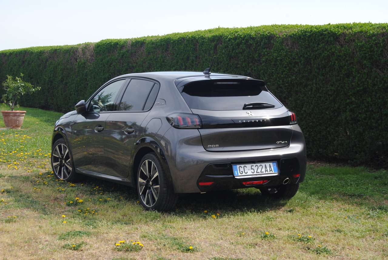 Car in the garden jigsaw puzzle online