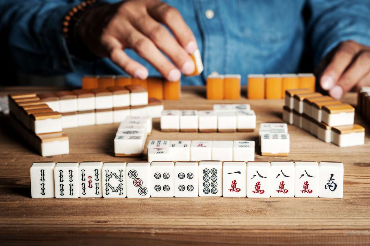 Jogando Mahjong. quebra-cabeças online