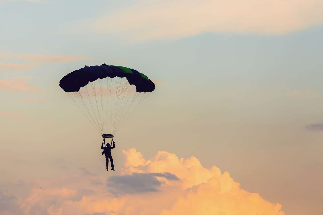 Paratrooper in the sky jigsaw puzzle online