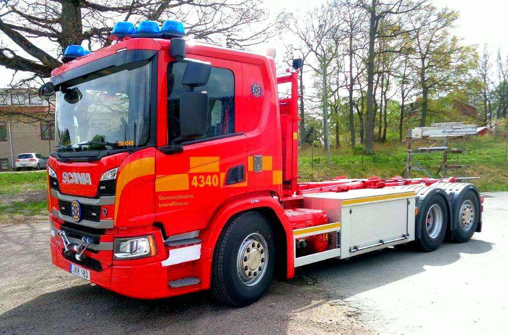 Пожарная команда Scania из Швеции пазл онлайн
