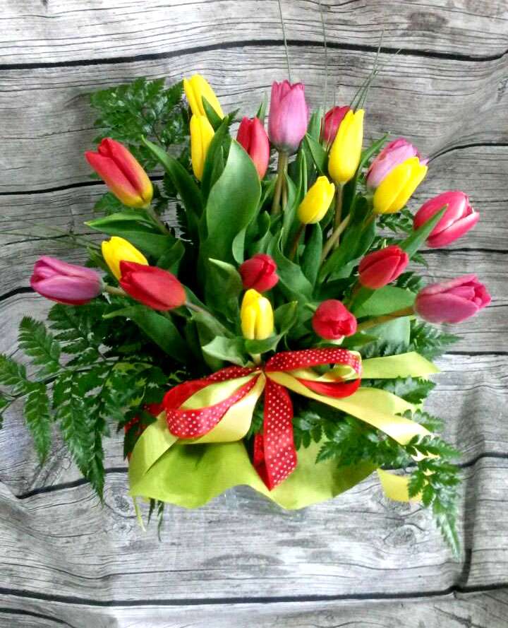 Egy színes tulipán csokor kirakós online