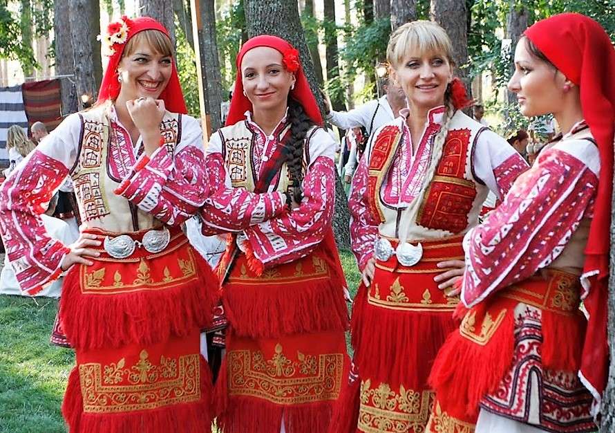 Zheravna民族衣装フェスティバルブルガリア ジグソーパズルオンライン