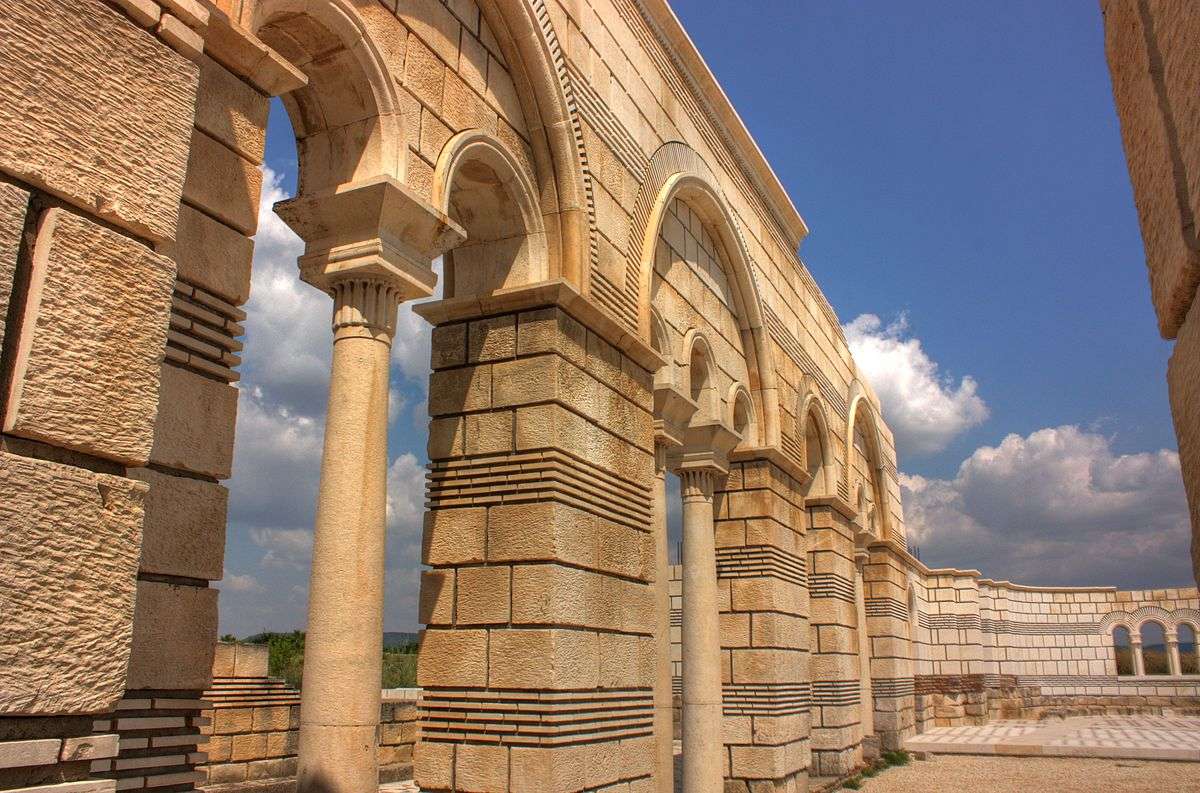 Pliska Basilica Klearchos i Bulgarien pussel på nätet