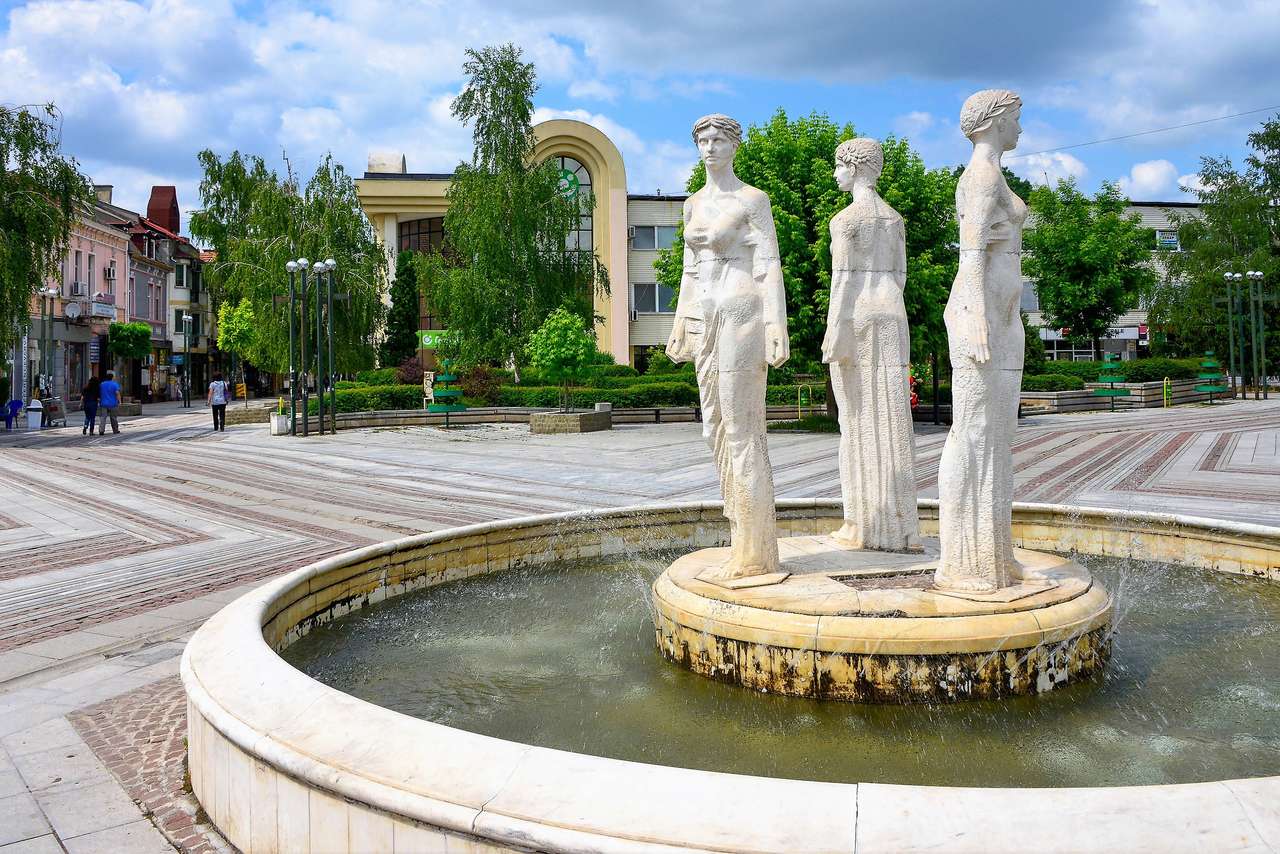 Widin Fountain met standbeelden in Bulgarije online puzzel