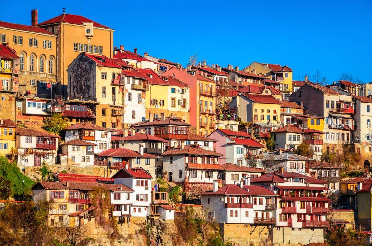 Veliko Tarnovo város Bulgáriában online puzzle