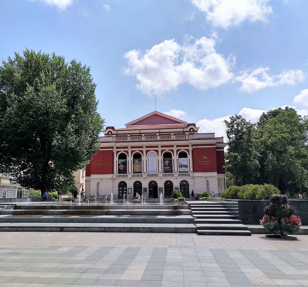 Русенский оперный театр в Болгарии онлайн-пазл