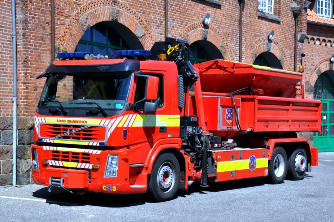 Пожежна бригада Volvo Данія пазл онлайн