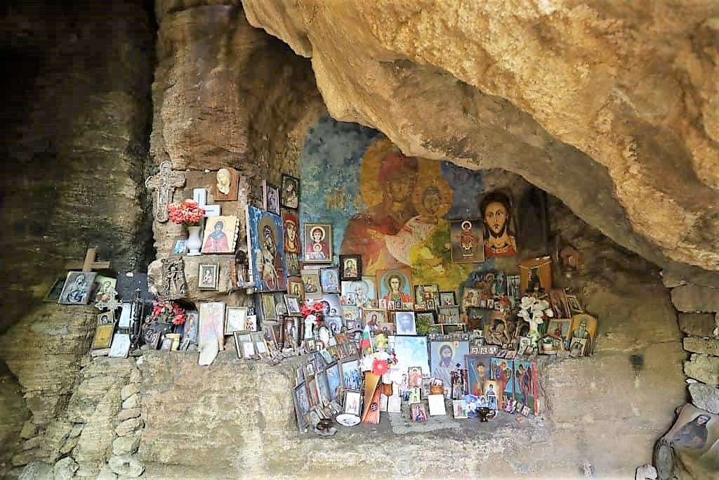 Biserica Madara Rock din Bulgaria jigsaw puzzle online