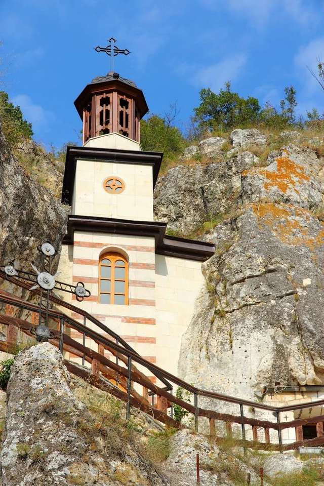 Mănăstirea Rock Ivanovo în Bulgaria jigsaw puzzle online