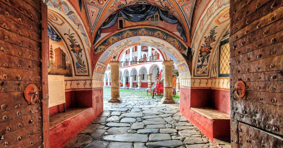 Mănăstirea Rila în Bulgaria jigsaw puzzle online
