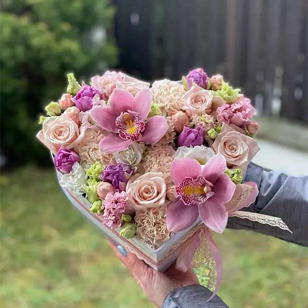 Virágok ajándékként kirakós online