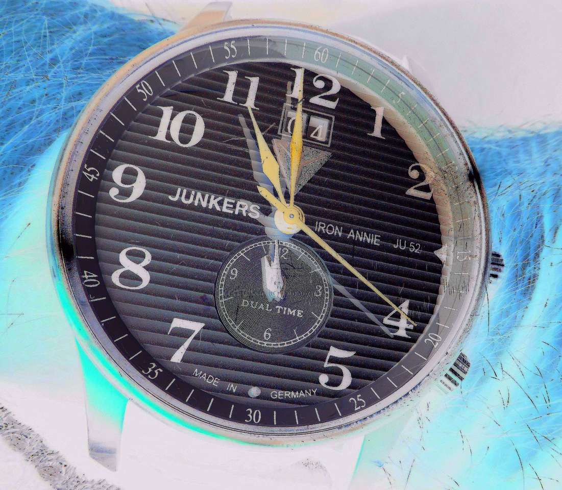 Junkers Uhr Farbnegativ Online-Puzzle