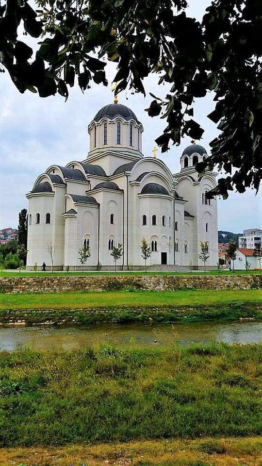 Валево церковь в Сербии онлайн-пазл
