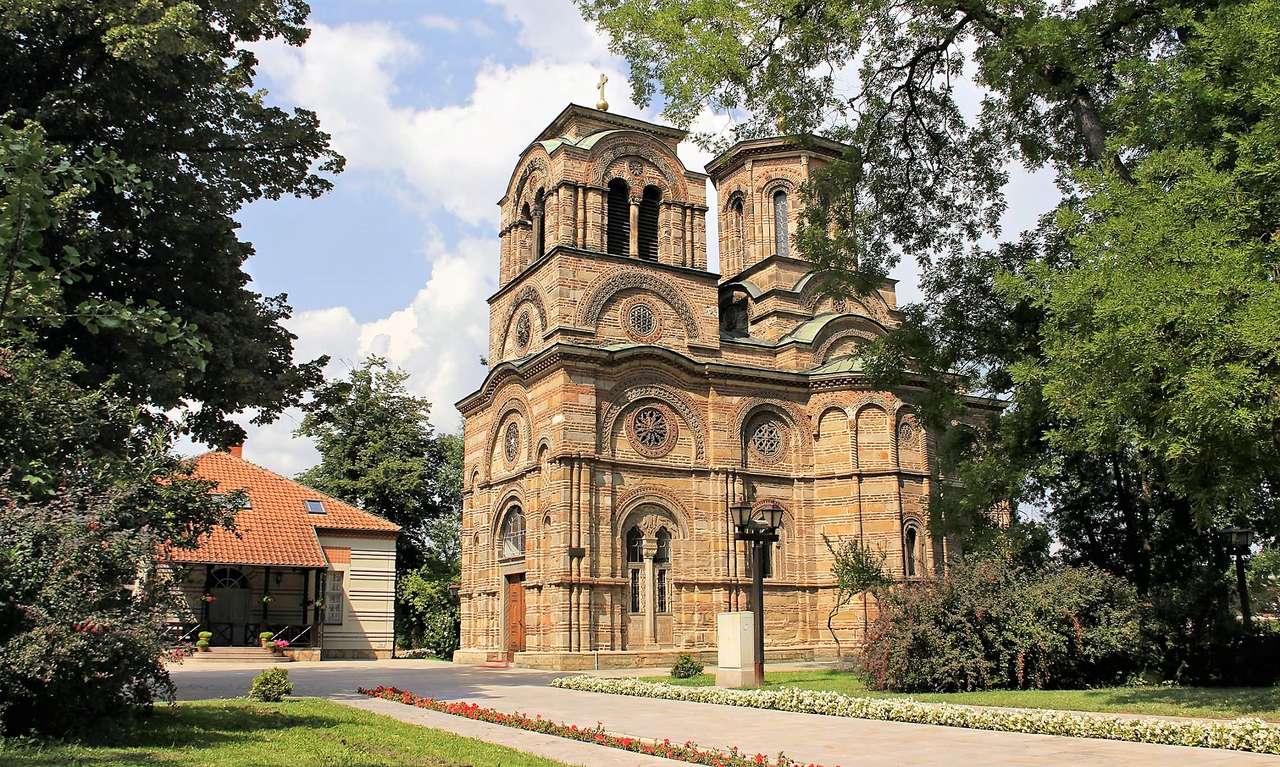 Крушевацька церква Лачарица в Сербії онлайн пазл