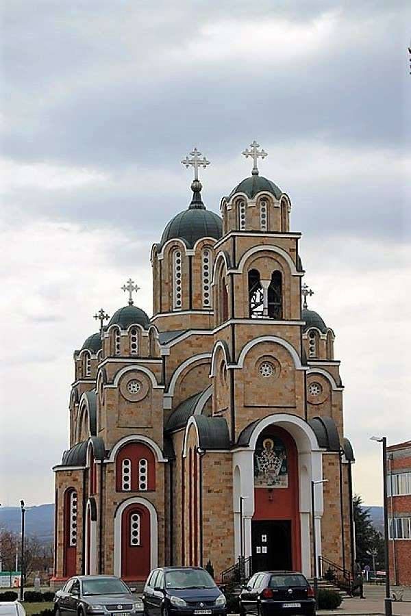 Kragujevac Šumadija Kirche in Serbien Online-Puzzle