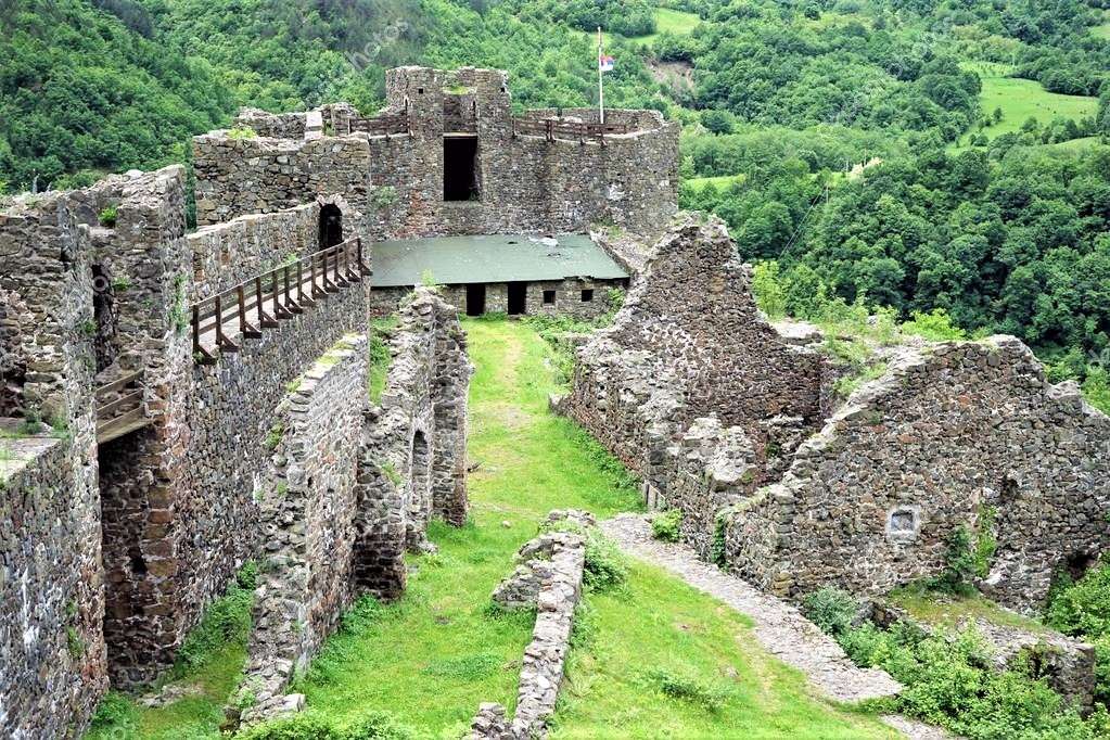 Historisches Fort in Serbien Puzzlespiel online