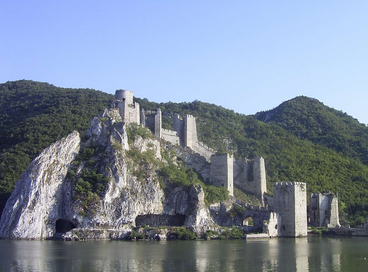 Golubac Fortress Derdap National Park en Serbie puzzle en ligne