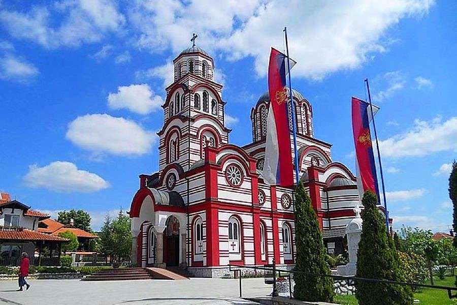 Sumadija kyrka i Serbien pussel på nätet