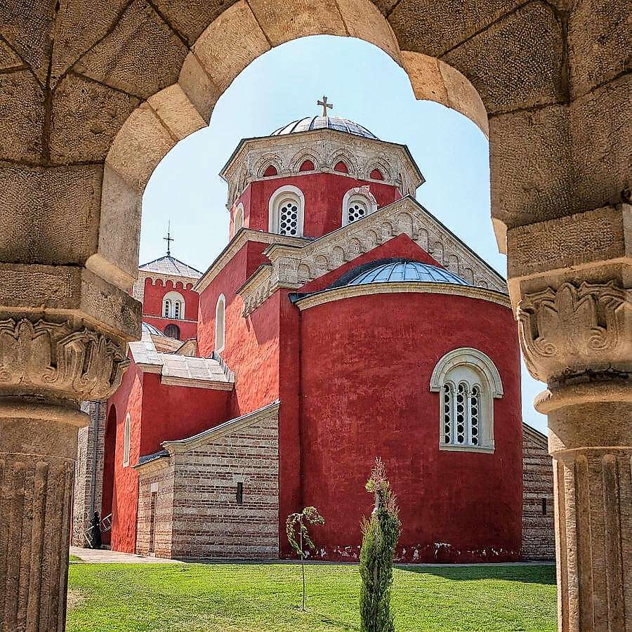 Monastère Zica en Serbie puzzle en ligne
