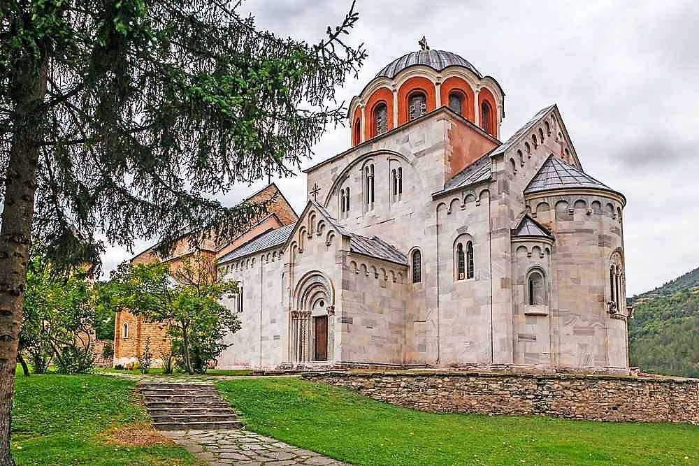 Mosteiro Studenica na Sérvia puzzle online